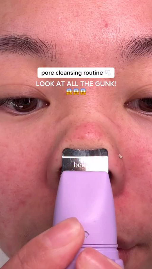 this was so oddly satisfying ☺️ im def gonna  be using the POREfessional Degunker way more now @benefitcosmetics #porefessional #degunker #benefitpartner