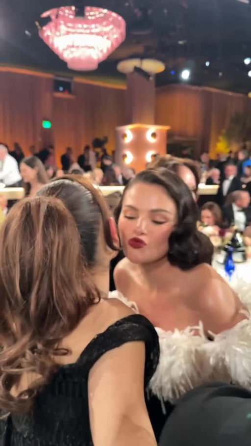 Alll the love between Ariana Grande, Selena Gomez + Benny Blanco 🫶 #GoldenGlobes
