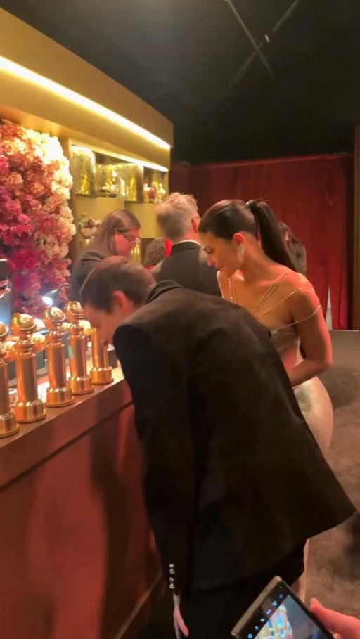 Timothée Chalamet & Kylie Jenner take a trip to the engraving station at the 2026 #GoldenGlobes 🏆