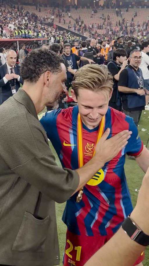Rio Ferdinand with Marcus Rashford, Frenkie de Jong and Raphinha after Barcelona’s Supercopa Win 🏆 

#rioferdinand #football #soccer #barcelona #supercopa