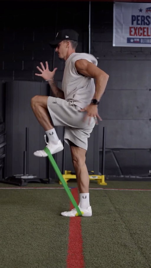 Speed Training With Resistance Bands

✅ Are you trying to build speed & get faster?! Save this workout! Resistance band drills like this are a great way to do so with minimal space required. Add these into your routine! 🔥

👉🏽 DM me “Ready” for 1:1 coaching!

#plyometrics #speedandagility #athlete #FunctionalFitness #footwork speedtraining