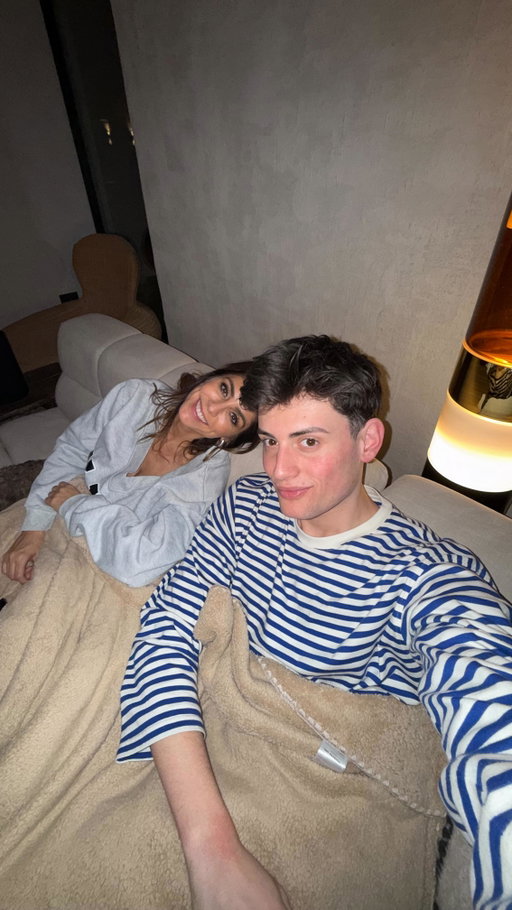 Sleepover bij vriendin @kimvanoncen 😍 Wannes gaat deze week elke dag bij iemand logeren om inspiratie op te doen voor wanneer hij zelf alleen gaat wonen! #clubkawtar