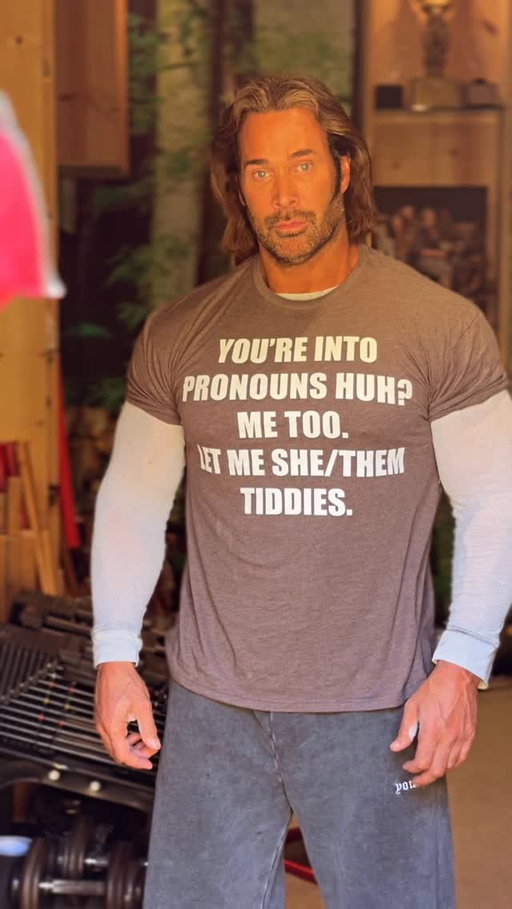 Let me she/them tiddies