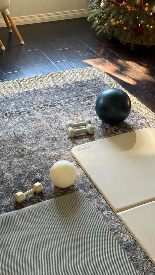 when the gym doesn’t have childcare 😅

-

#toddlermom #momworkout #momworkouts #postpartumworkout #postpartumrecovery socal mom, sahm, ditl, crunchy mom, morning routine, postpartum journey, postpartum recovery, postpartum workout, mom workout, toddler mom
