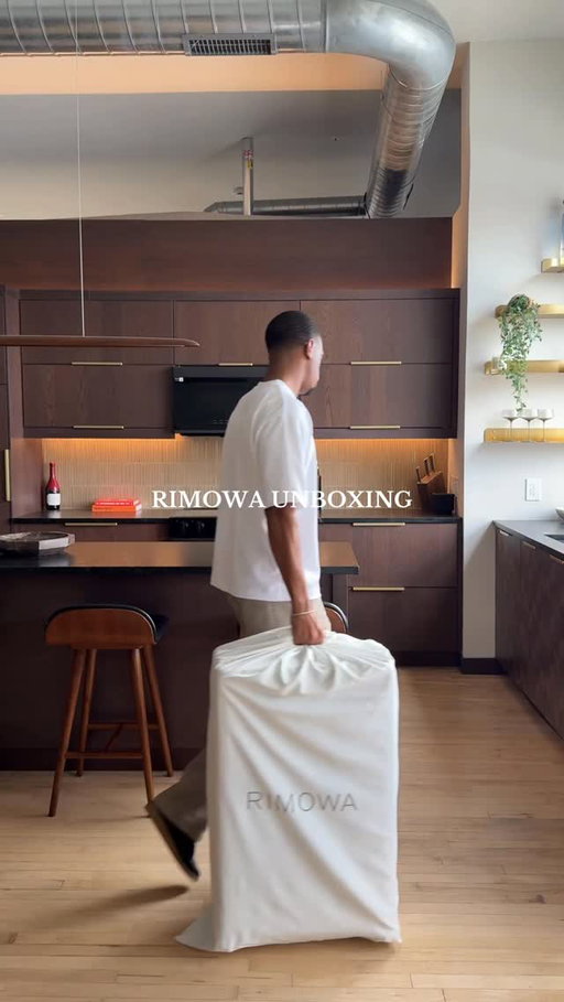 Gotta put this thing to use soon, where should I go? 

•
•
•

#unboxing #asmr #rimowa