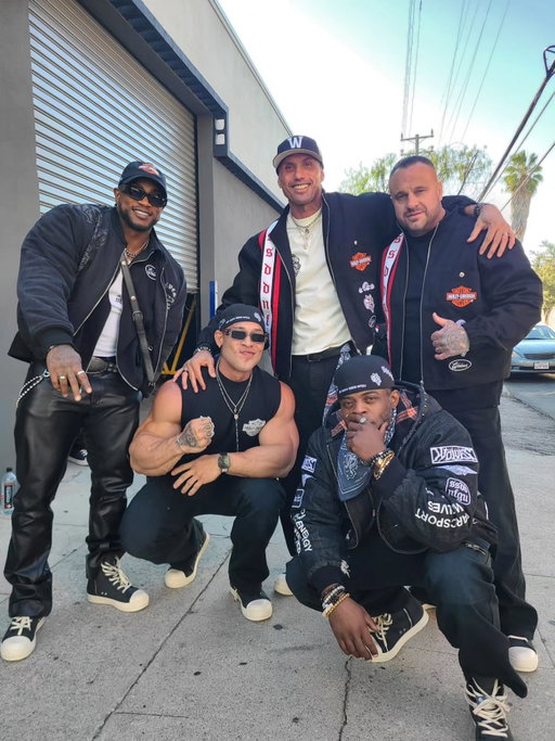 F🐺MILY- This is "OUR" Energy. It's a special feeling being surrounded by like-minded individuals who share the same values, have the same mindset, are guided by the same moral code, and live the same message.... Never Fucken Give Up. There's an Energy that it creates that regardless of how long you've been one of "US" you can feel. 

When people leave our OH🐺NA, more often then not, they are asked to because they don't fit in. But they'll say they decided not to "renew their contracf" because they didn't feel like it was a Family. 

You are given an opportunity to build relationships with some of the most driven, successful, high value individuals in the world. The relationships you walk away with are a direct reflection of the time and energy YOU are willing to invest. 

It's Not For Everyone... Only "US" ❤️‍🔥🤞@darcsport