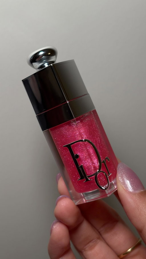 new @diorbeauty lip oil in ‘fizzy pink’ 💖

#dior #diorlipoil #lipswatch #newmakeup #diorbeauty