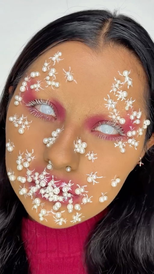 Me puse HORMIGAS para este MAQUILLAJE😳🐜 

#michmoon #makeup #artistic #editorial #ants