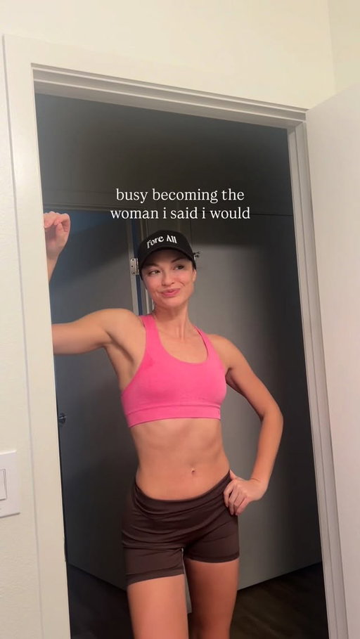 Getting hotter, healthier, and wealthier every day 🤍

#healthyliving #sobriety #transformation #highprotein #weightlifting
