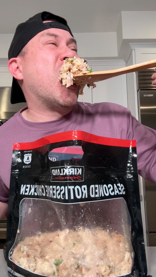 Costco Chicken Scallion Rice with a Filipino (Sinigang) twist! 🤤🇵🇭 Sinigang is a sour soup that tastes so good! Just add sinigang mix and enjoy!

Depending on how sour your like your food, you can use 1/2 a pack or a full pack. The 1/2 pack was perfect when using 1/2 the chicken and about a cup of rice. 
 
🍴: Costco Chicken Scallion Rice with Sinigang Mix
📍: Costco
🇵🇭
.
.
.
.
.
.
.
.
#hungryhugh #losangeles #orangecounty #alhambra #costco chicken scallion filipino sinigang rotisseriechicken
