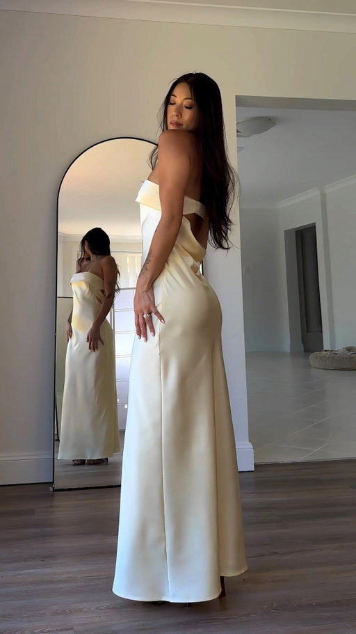 dresses that scream summer ☀️ @beginningboutique 
(dc: BBXJENNIFER)

hi. i’m back 🙂