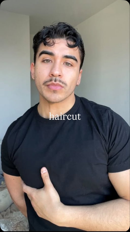 A little hair maintenance 💇🏽‍♂️favorite black tee from @sownagain 

#menshair #menshaircut #mensstyle #hairstyle haircut