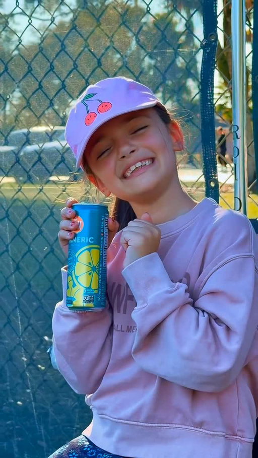 Kid approved. Tastes so good, she thought it was juice. 😄🎾
After tennis, Isla grabbed her “juice” - but really, it’s her turmeric-powered recovery.
#KeepItMoving #DrinkZYN