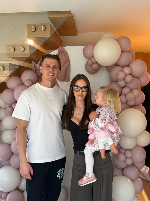 Magical day celebrating our little one year old fairy, Flossie 🧚🏼☁️💫🍰