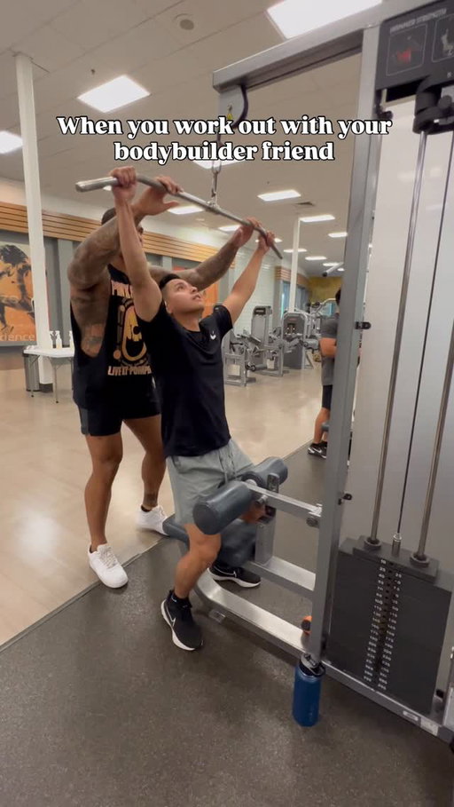 When your gym partner is a bodybuilder 😂