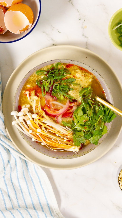 Egg Drop Oatmeal 🥚🥚🥚 Inspired by egg drop soup and congee, this savoury oatmeal is a cozy twist on breakfast. Packed with protein and fibre, it’s deeply satisfying and perfect for chilly mornings when you want something comforting and nourishing.

Comment “oatmeal” below 👇 and we’ll send you the recipe link 🔗

Recipe + reel by @megan_rhn 

#holisticnutrition #wholefoods #easyhealthymeals 


holistic recipes weeknight comfort hearty egg drop savoury breakfast