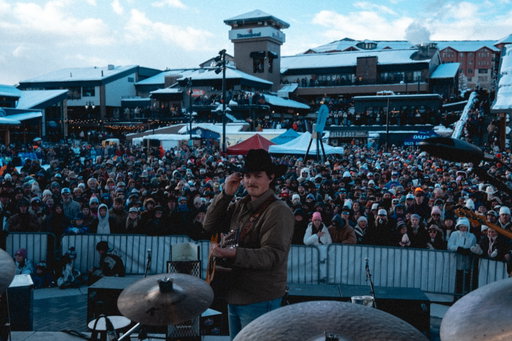 Good to see your smiling faces in Steamboat for the first show of the year!

#countrymusic #classiccountry