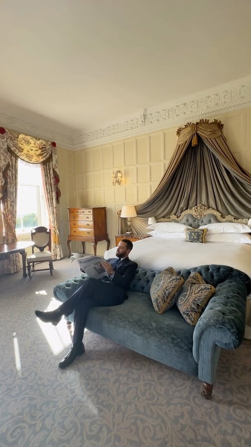 One of England’s grandest suites, the Lady Astor Suite at @clivedenhouse … who would you go with ?
