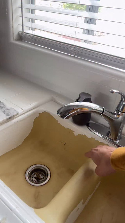 Keep paint on cabinets, not sinks or countertops! 🙅‍♂️Trust me, future you will thank you. #DrewsAndDonts