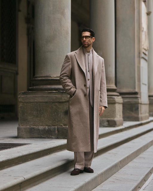 Pitti Uomo 109 🇮🇹 - Day 1

For the first day of #PittiUomo109, I chose a @mondofcph mtm suit made with @drago_lanificioinbiella fabric and long overcoat made with @loropiana cloth.

I completed the look with these incredible shoes from my friend @_stevegonzalez_ x @jacquessoloviereparis and new @anticaocchialeria sunglasses.

Pics @francalderonoficial 

#PittiUomo #suitstyle #menstyle #sartorial