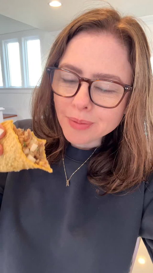 Over the weekend, my kids asked if I could make carnitas for dinner this week. Yes, yes, and yes! 🤌🏻 These stovetop carnitas are everything we love—deeply savory, perfectly crisped (just broil at the end!), and finished with fresh citrus to keep things bright and balanced.

Minimal effort, big payoff—aka my favorite kind of cooking. Taco night, but make it really good.

Pro-tip: double the recipe. It’s the same amount of work either way. 😉

✨Comment recipe and I’ll send it straight to your inbox✨

https://www.wellseasonedstudio.com/tacos-de-carnitas/

#pork #carnitas #tacotuesday #tacos