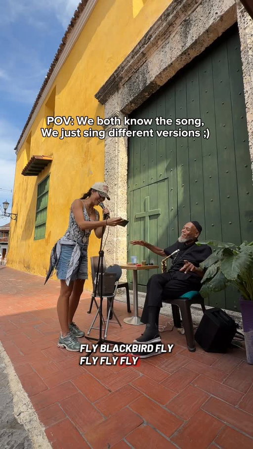 Both know the same song, we sing it a little different, but somehow it still works, unity and sweet harmony.. leaving Colombia today with a song in my heart ❤️🙏🏽🫶 #streetperformer #fromtheheart #singingislife