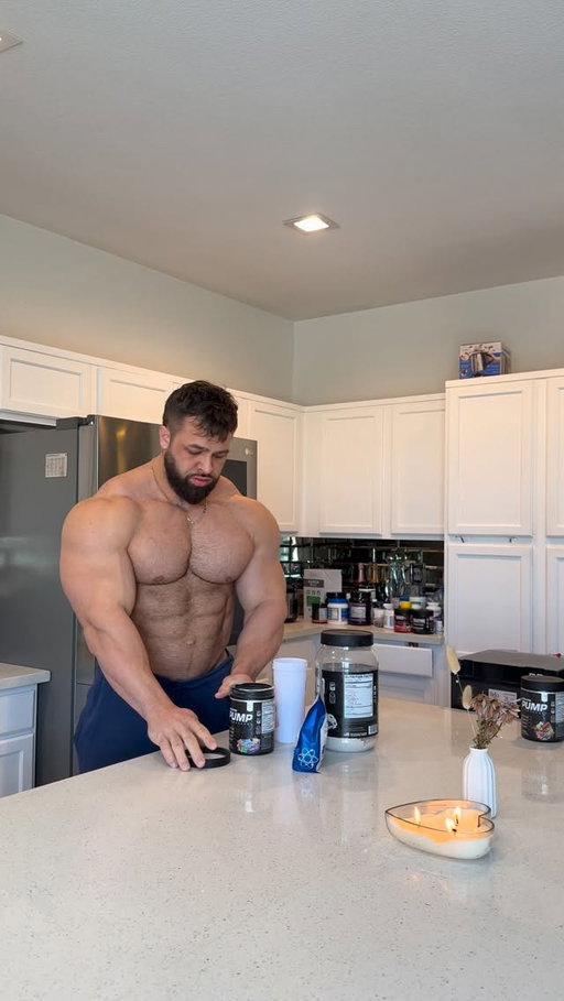 MAY THE PUMP BE HUGE TODAY 😂💪🏼

By far my favorite product I can’t train without it! Non-Stim Pump Pre Workout by 🇺🇸 @an.supps x 🇬🇧 @appliednutrition 15% off code GRIMES