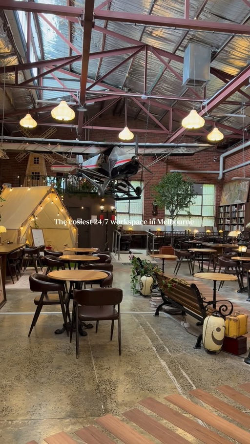 The cosiest and most aesthetic workspace I’ve been to 🤓📚 @o3space 
They also have a cafe but the cafe isn’t open 24/7 ☕️

📍O3 Space, 268 Barkly St, Brunswick VIC 3056

#melbourne #workspace #melbournecafe #brunswick #studyspot #melbourneworkspace #studyspace
