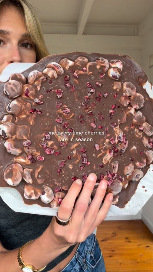 Making the most of cherry season with this easy cherry choc yoghurt bark 🍒 !!

Creamy coconut yoghurt, fresh cherries, and rich chocolate! Comment CHERRY and I’ll DM you the full recipe, or find it on my website via the link in bio.

#yoghurtbark #chocolatebark #frozendessert #easyrecipes #healthydessert