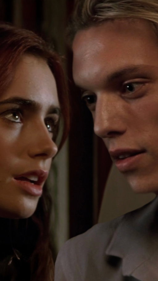 E comunque sappiamo benissimo chi ha baciato chi, Jace

📺 #Shadowhunters #CityOfBones