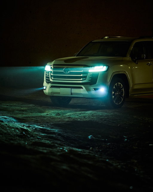 …and the mood’s getting more mysterious.

#TOYOTA #LandCruiser300 #SUV