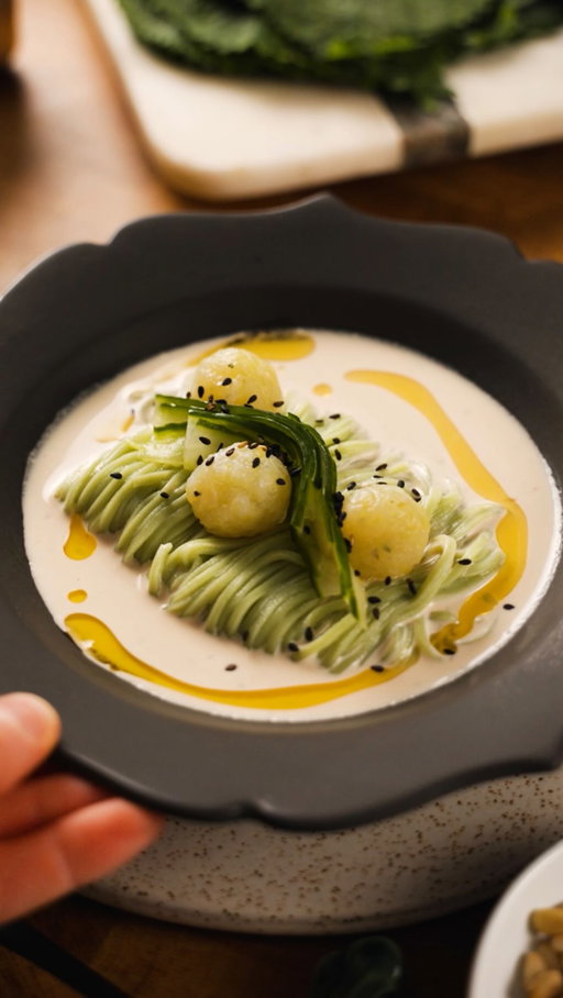My attempt at recreating Venerable Sunjae’s Jatguksu (or Pine Nut Noodles) from Culinary Class Wars!

Find the recipe on my blog and Substack ✨ 

#culinaryclasswars #잣국수 #흑백요리사 #koreanfood #coldnoodles