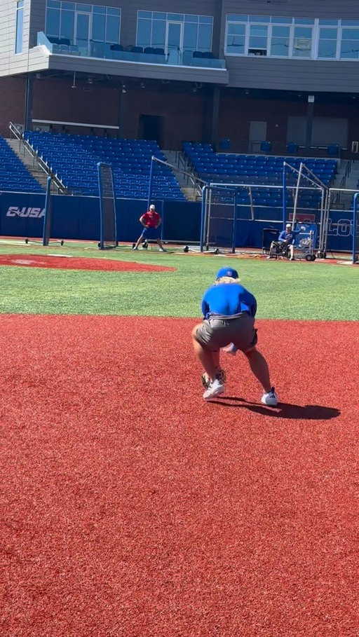 Getting rid of it quick 👌 💨

@rawlingssg x @latechbsb 

#TeamRawlings