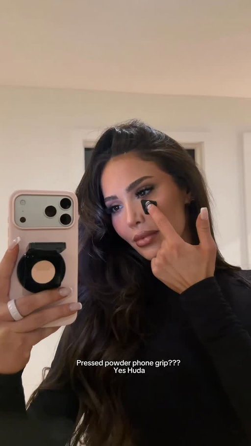 Me 🤝🏼 phone case touch ups ✨ 

Where has this been my whole entire life?! obsessed @hudabeauty #hudabeauty #hudabeautyeasybake #hudabeautyeasybakepowder
