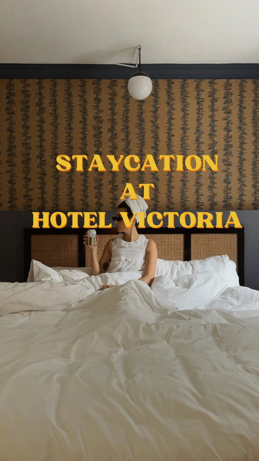 A dreamy vintage staycation @hotelvictoriato with an amazing dinner @mossops.social with my bestie @4_marquis *gifted invitation 😇 #youshouldstayhere #toronto #boutiquehotel #torontohotels #wesanderson