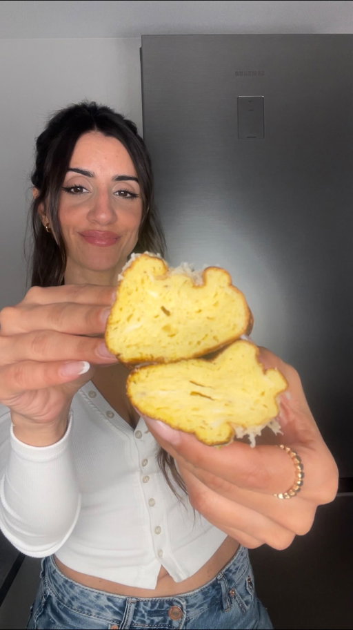 Ideas de recetas con huevo 🍳 
2/10: Tortilla soufflé con parmesano

Quedá súper esponjosa 😍

🗒️ INGREDIENTES:
-3 huevos
-Queso parmesano
-Sal y pimienta 

#recetasfaciles #recetascaseras #tortilla #queso #souffle