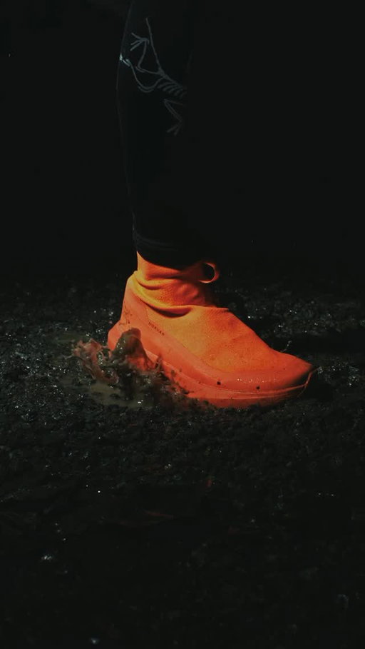 Spotted: a mountain running shoe for harsh winter conditions.

🎥: @jjuice_labs
🎶: @edoardo.rssn

#arcteryx