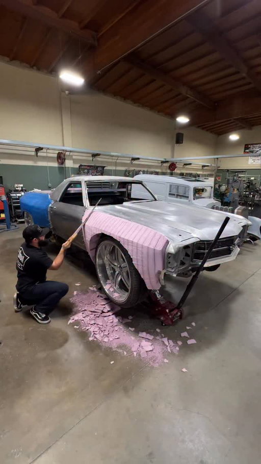 Can you see the vision yet? 

@brandongerringer is getting close to finalizing the front wide body fender shape. The closer he gets, the more stoked we get on this wild project. 

@kingshocks 
@mylani_tsunami