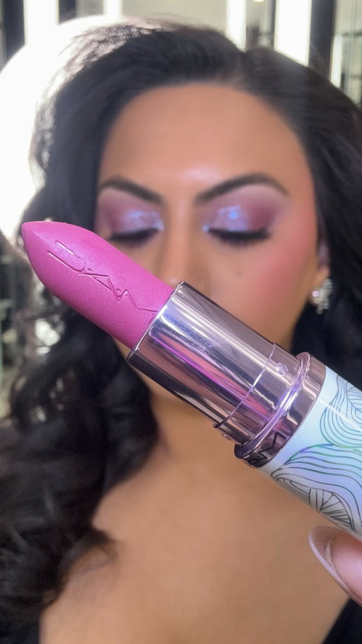 MAC Cosmetics spring collection Metamorphosis is out and you need this lip combo! 💕

✨ Nightingale lip pencil
✨ Juiced Raspberry lipstick 

#MACmetamorphosis #lipcombo
#MACCosmetics #MACCosmeticsCanada #maccreator