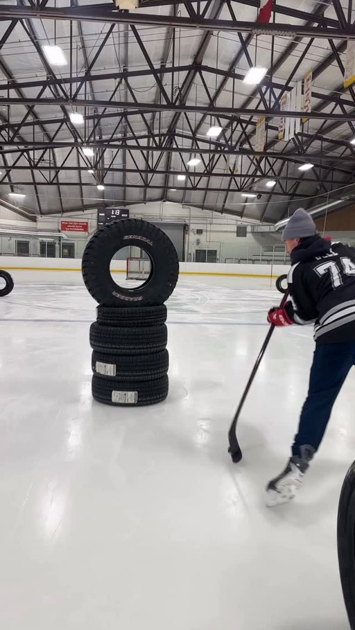 Dangling through the @general_tire  gauntlet 🛞 🏒 #alwayshockeyongt