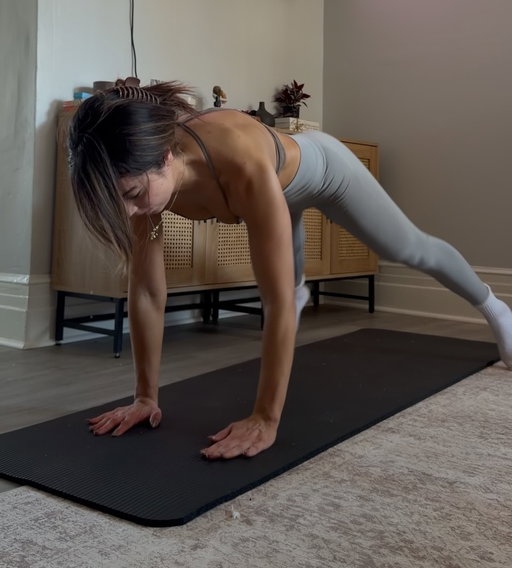 This core circuit is one of the hardest workouts I’ve done in a while. The key is to complete all the exercises back to back without stopping. If you can do it with no rest between moves, your core will be on 🔥.

If you need to take a few seconds between exercises, that’s totally okay too! Work your way up to completing them nonstop 💪🏻

Complete all exercises in a row, then rest for 30 seconds. That’s 1 round. Aim for 3–4 rounds total.

Exercises:
	1.	Plank jack + shoulder tap
	2.	Plank pike (on elbows)
	3.	Plank rotations
	4.	Plank forward reach
	5.	Plank knee to elbow
	6.	Plank alternating toe touch

Save this to do it later 👍