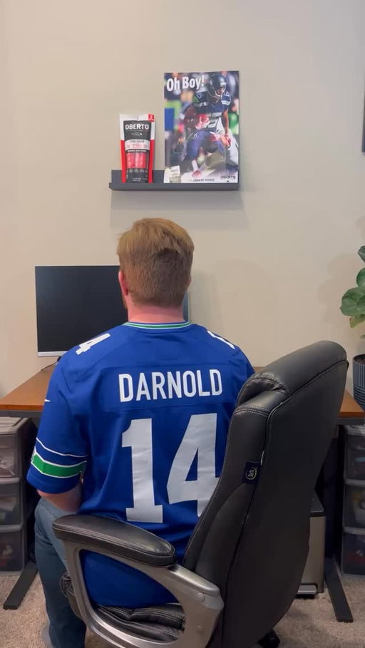 Stan Darnold knows an original when he eats one.

Oberto Grass Fed Beef Sticks. Real ingredients. 100% grass fed beef. Zero sugar.

Oh Boy! Oberto Touchdown! Go Hawks! 🏈🥩