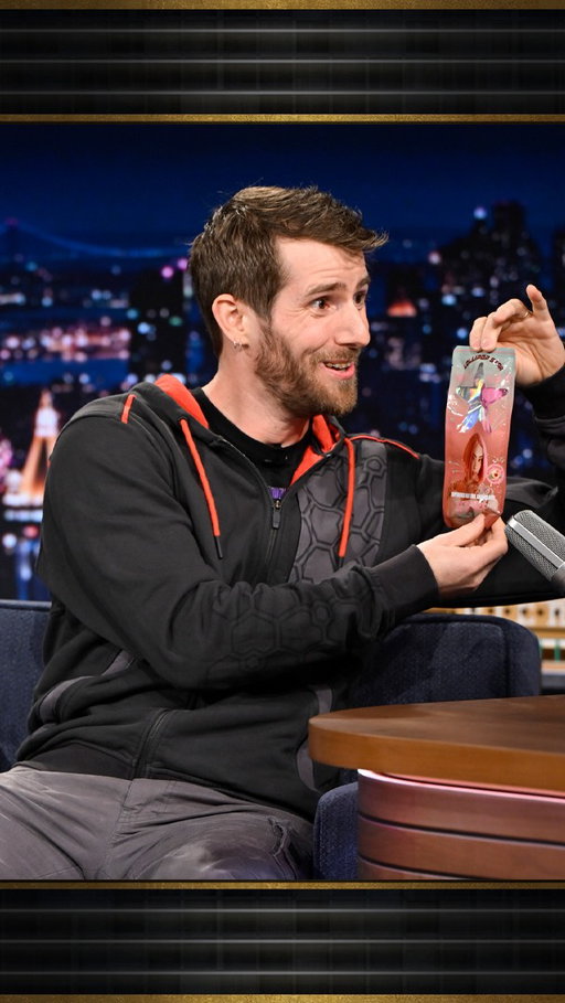 @linustech shows @marcellohdz & Jimmy the Lollipop Star: a lollipop that plays music in your mouth! #FallonTonight