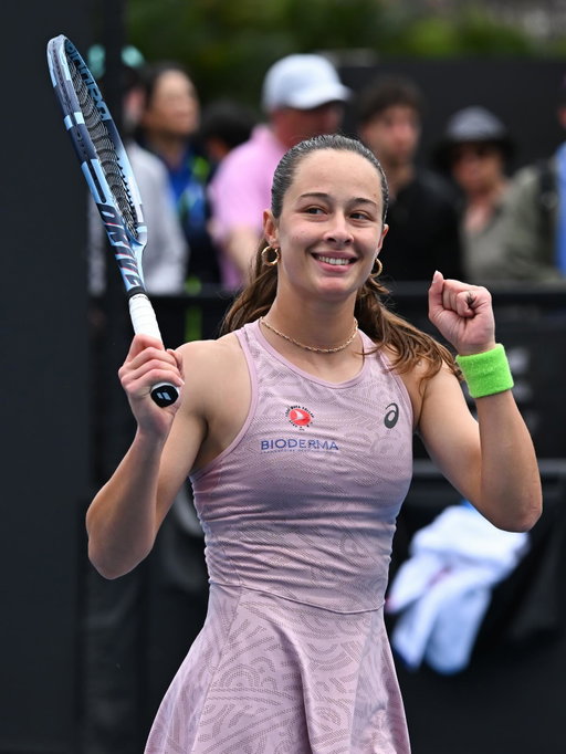 All smiles 😃

@zeyneppsonmez qualified for the main draw in Melbourne 🇦🇺 

#BabolatFamily #Melbourne
