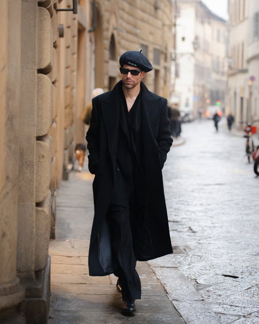 Pitti Uomo 109 🇮🇹 - Day 3

Wearing @kutesmart_official X @angelojakob made to measure suit and @albertclothing Alpina overcoat.

Pics @dorian.ph 

#PittiUomo #traje #menstyle #outfitinspiration #totalblack