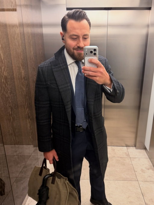 Selfies of the week 😂 I haven’t done a 5 day office week in a while! Feels like old times 📈

#welldressedmen #londoncitylife #menstyleguide #myweek #mirrorselfie