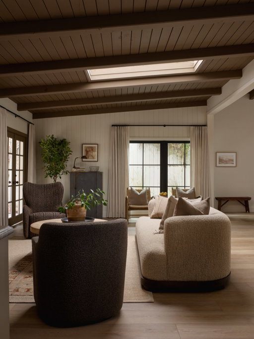 This living room featuring the Gemma Chair and Marcela Sofa begins with texture—layered rugs underfoot, tactile fabrics that invite touch, and curves that soften the space. Designed by @lindseycolhoundesign, it carries an old-world sensibility through a modern, relaxed lens.