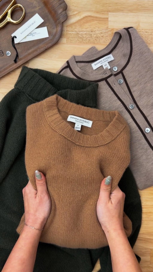 Cashmere spa day with @bananarepublic. A little intention, a gentle hand wash, and care returned to the pieces that keep us warm year after year. #bananarepublicpartner
