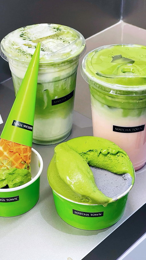 𝓜𝓪𝓽𝓬𝓱𝓪 𝓣𝓸𝔀𝓷 💚

GRAND OPENING!!! 1/16-1/18 @matchatownus 

• Buy One Get One Free on all drinks 🍵
• 12% off for gelato 🍨 

Be sure to check out their merchandise!! 

They have a wide range of gelatos! Plus they have 5 levels of matcha, my favorite was their No.3, No. 4, and Matcha Jasmine! So good!!

#matchatown #matchatownus #matchalovers #matchatime #gelato