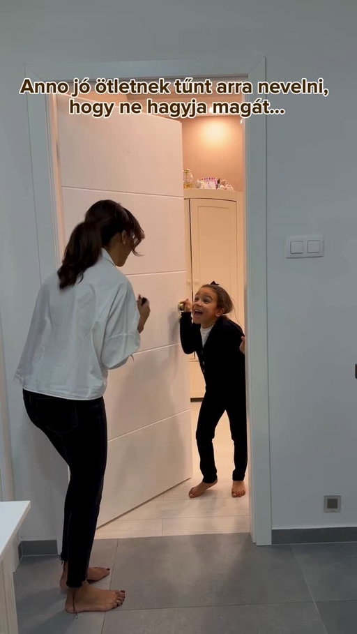 Anyukák, kinek ismerős? 😅
Anno jó ötletnek tűnt arra nevelni, hogy ne hagyja magát…
csak azt nem beszéltük meg, hogy velem se. 🤝😂

Na és ilyenkor jön a túlélőcsomag:
egy nagy levegő… meg a Relax illóolaj roll. 🤍
(Mert valakinek nyugodtnak kell maradnia ebben a családban.)

Sajnos ide kell írnom, hogy ez poén/vicc! Mielőtt valaki komolyan venné és elkezdene szitkozódni, mert a mai világban sajnos ez következne…

Megtaláljátok a NARAS KIDS webshopjában!

#momlife #fun #family #girls #mydaughter
